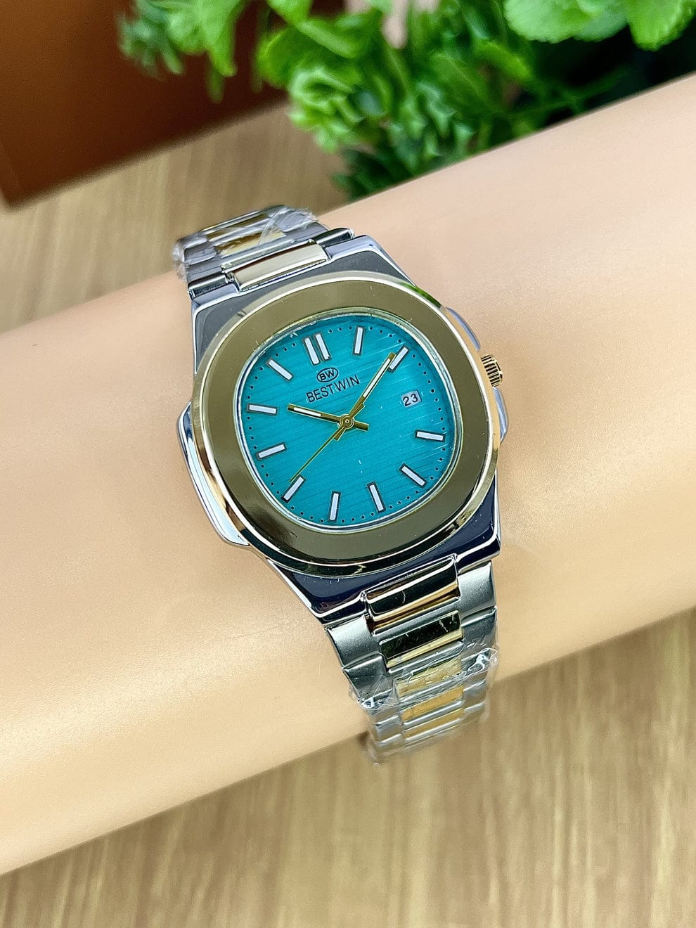 BEST WIN Luxury Two-Tone Stainless Steel Quartz Watch – Blue Dial (Men)